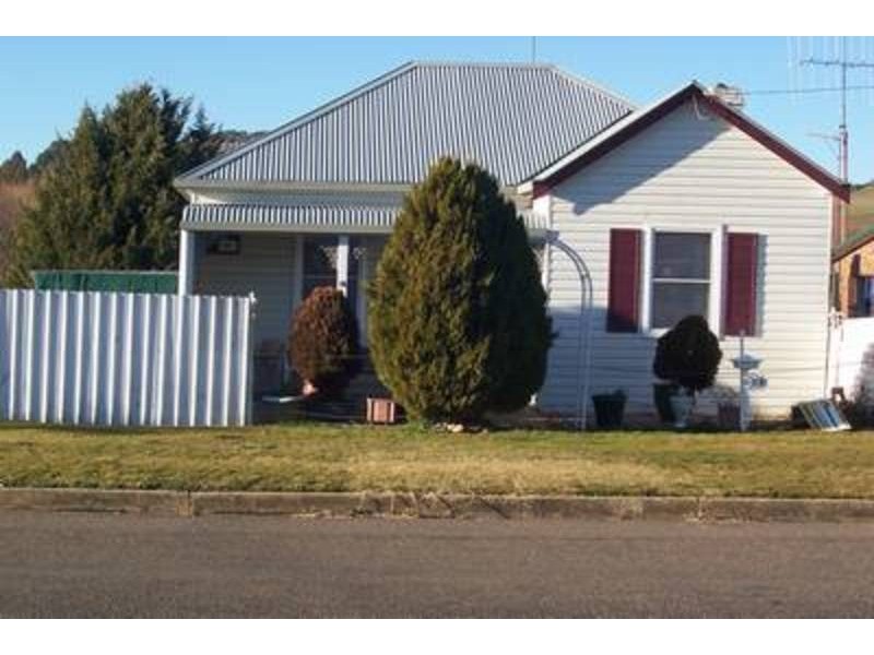 16 Findhorn Street, Crookwell NSW 2583