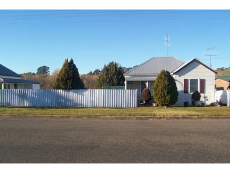16 Findhorn Street, Crookwell NSW 2583