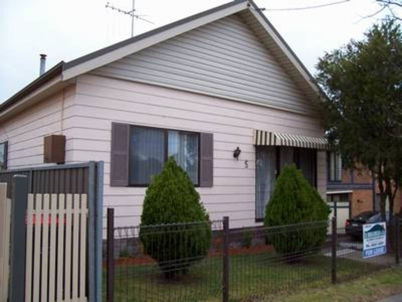 5 Glebe Avenue, Goulburn NSW 2580