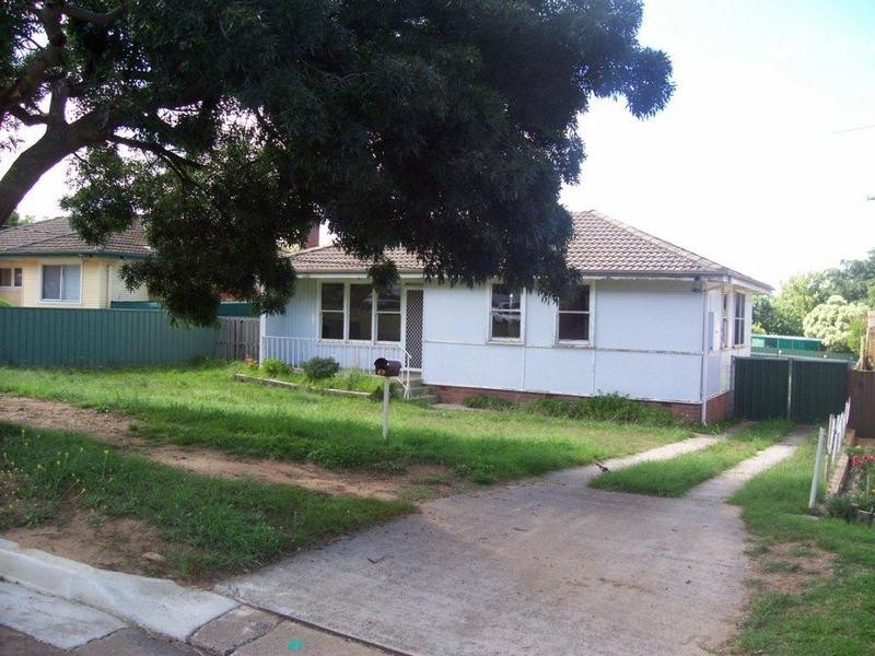 69 Robinson Street, Goulburn NSW 2580