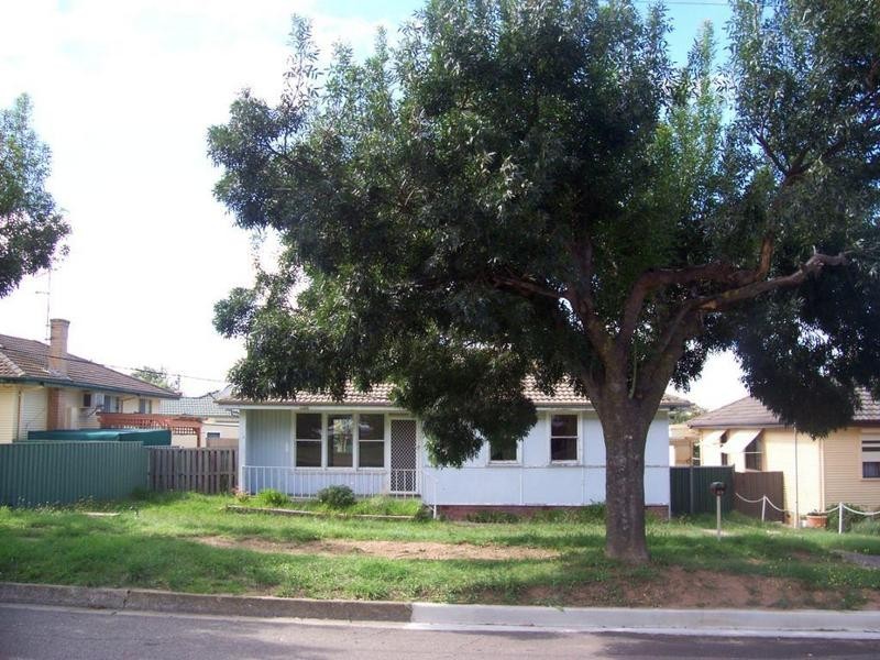 69 Robinson Street, Goulburn NSW 2580