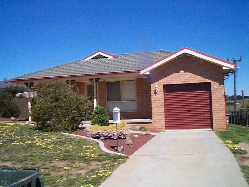32 Bradford Drive, Goulburn NSW 2580