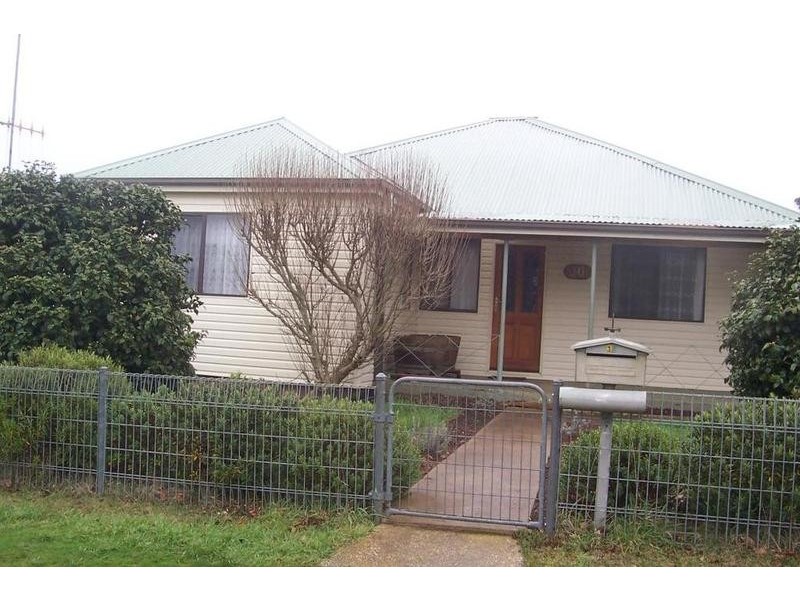 30 Crown Street, Crookwell NSW 2583
