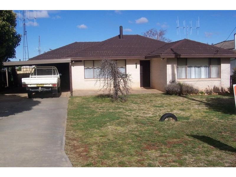 11 Crown Street, Crookwell NSW 2583