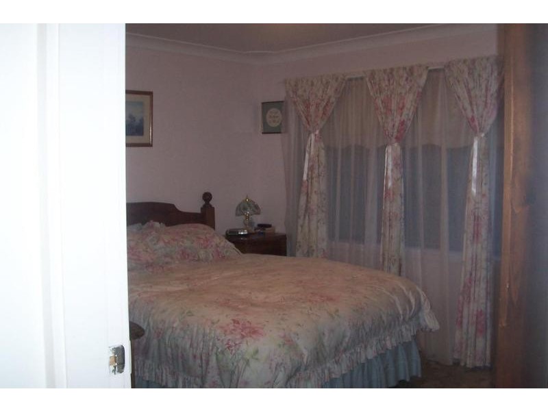 11 Crown Street, Crookwell NSW 2583