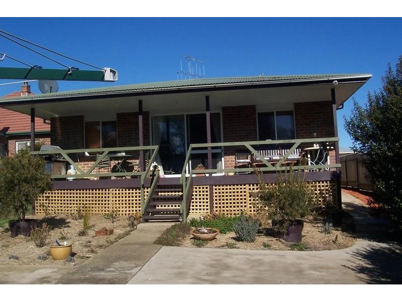 6 Robertson Street, Crookwell NSW 2583