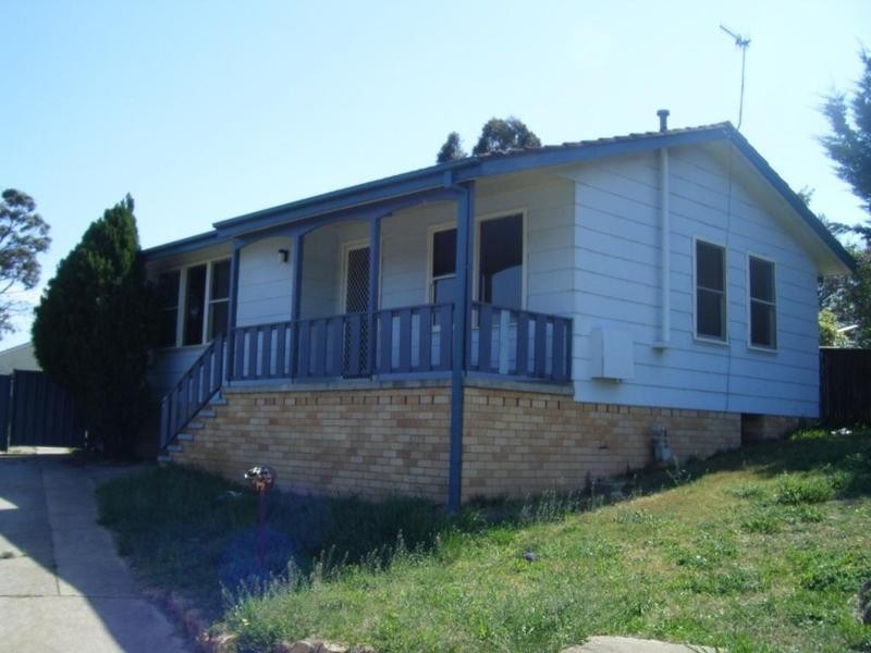 12 Teece Place, Goulburn NSW 2580