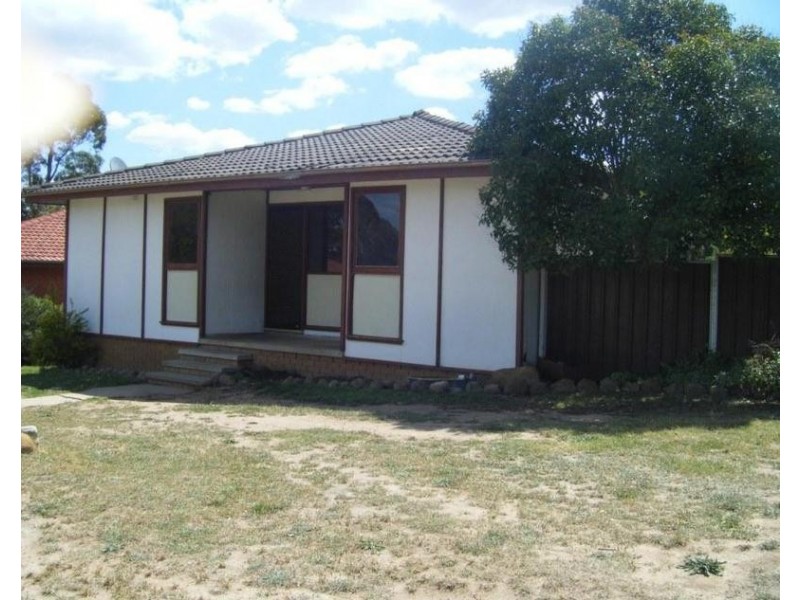 3 Strathallen Crescent, Goulburn NSW 2580