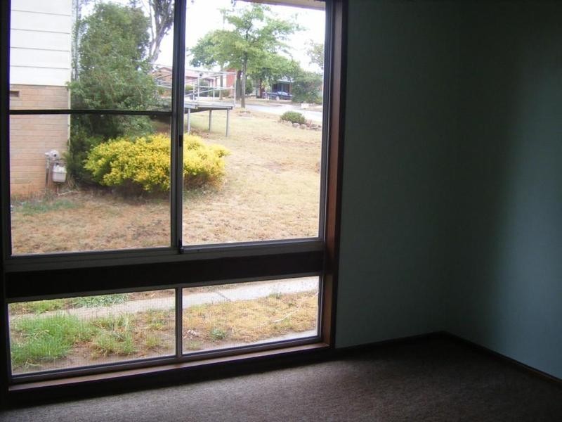 18 Caoura Crescent, Goulburn NSW 2580