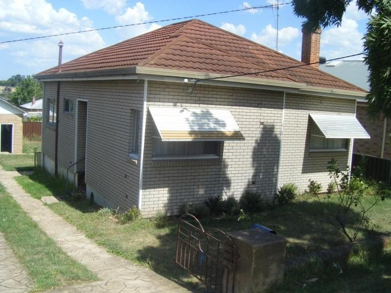 21 Robinson Street, Goulburn NSW 2580