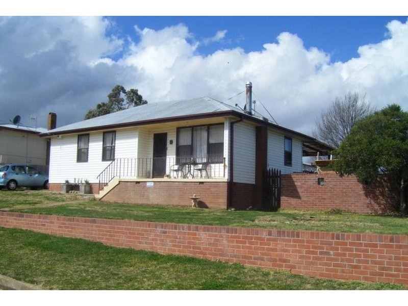 5 Davies Crescent, Goulburn NSW 2580