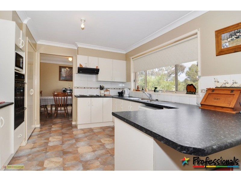 8 Nicole Place, Goulburn NSW 2580