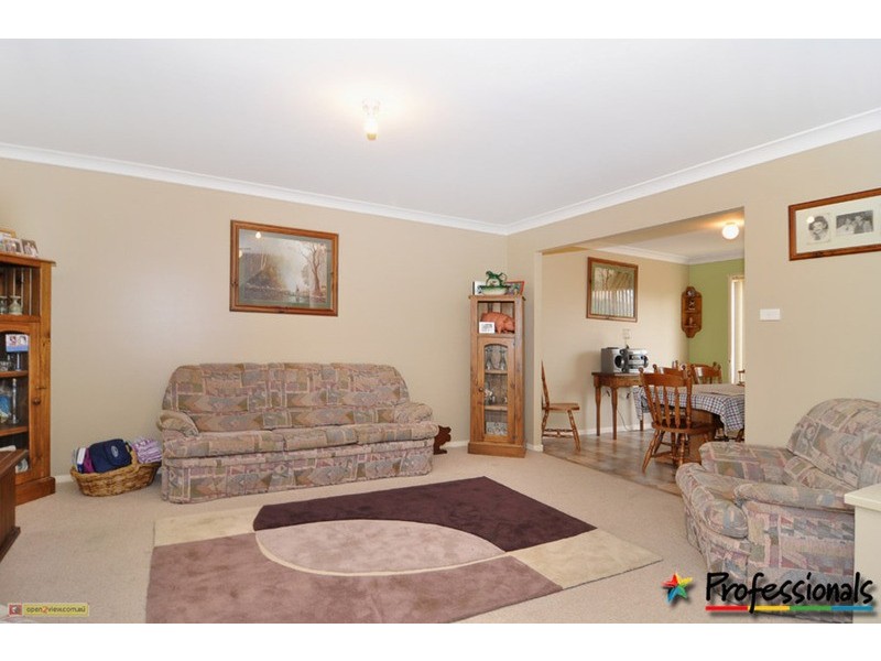 8 Nicole Place, Goulburn NSW 2580