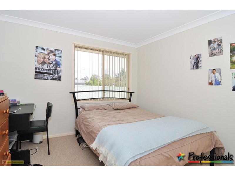8 Nicole Place, Goulburn NSW 2580