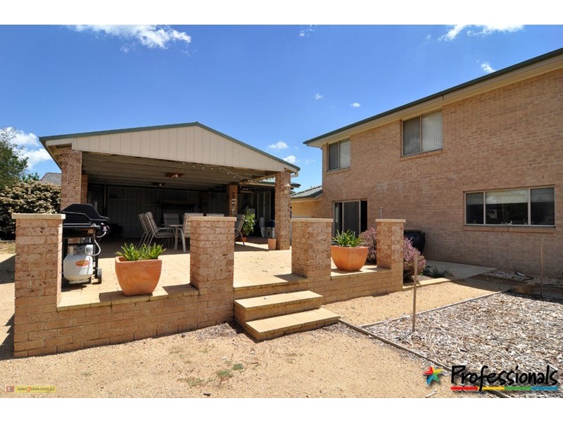 8 Nicole Place, Goulburn NSW 2580