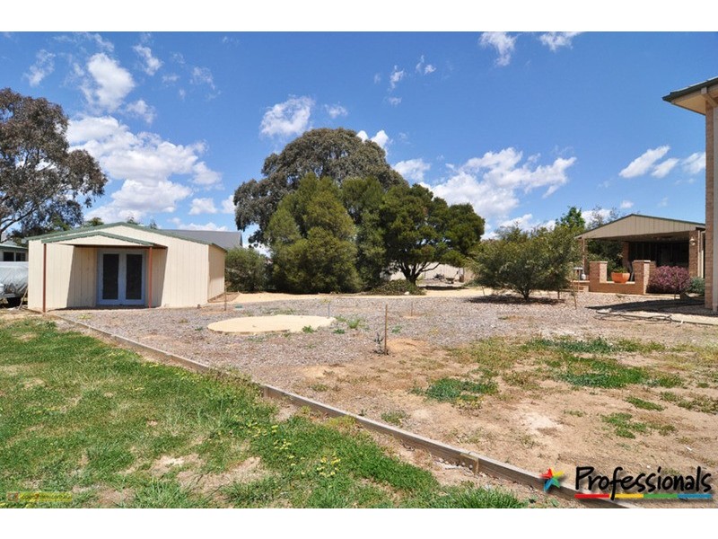 8 Nicole Place, Goulburn NSW 2580