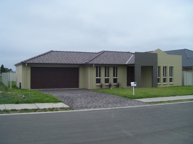 17 Wright Street, Goulburn NSW 2580