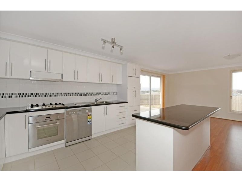 17 Barry Crescent, Goulburn NSW 2580