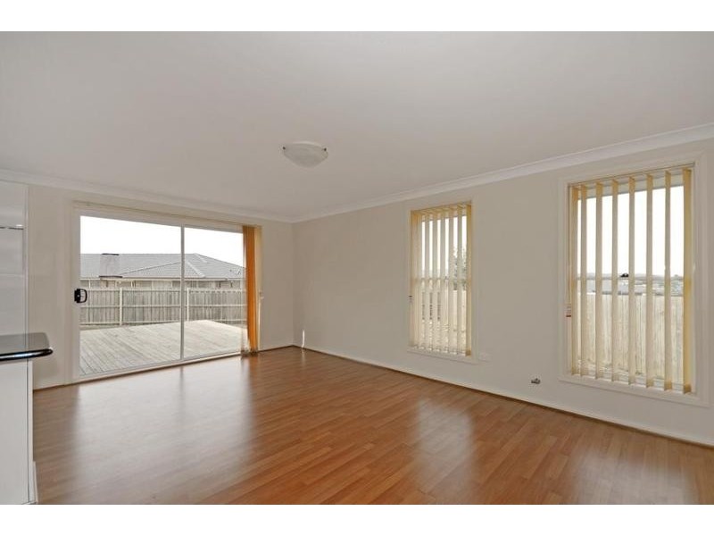 17 Barry Crescent, Goulburn NSW 2580