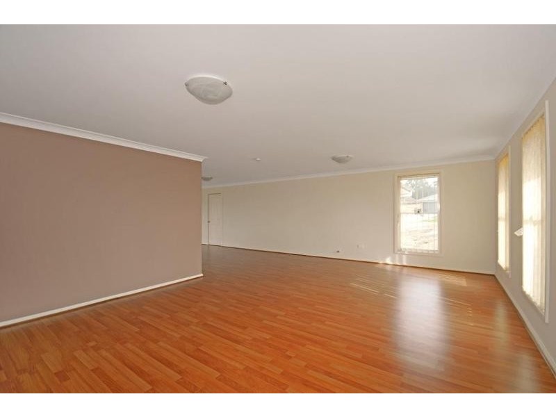 17 Barry Crescent, Goulburn NSW 2580