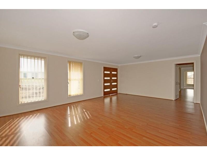 17 Barry Crescent, Goulburn NSW 2580