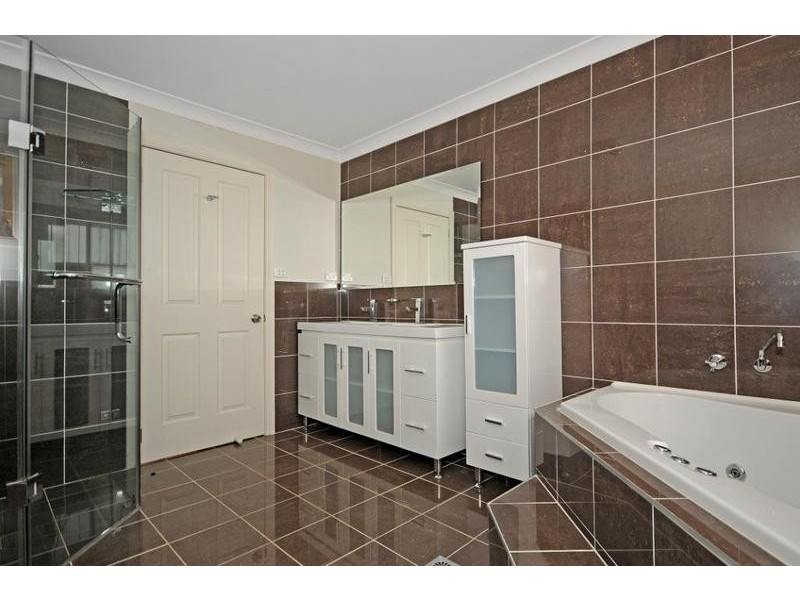 17 Barry Crescent, Goulburn NSW 2580