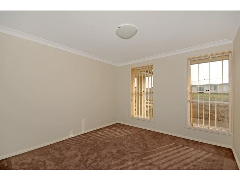 17 Barry Crescent, Goulburn NSW 2580