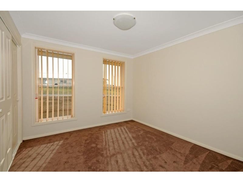 17 Barry Crescent, Goulburn NSW 2580