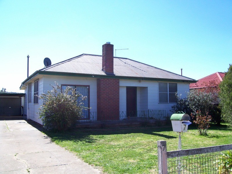 7 Darcy Crescent, Goulburn NSW 2580