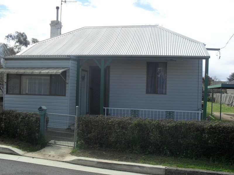 5 Erith Street, Goulburn NSW 2580