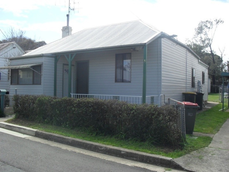 5 Erith Street, Goulburn NSW 2580