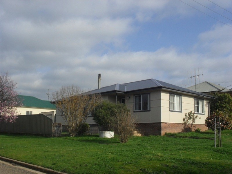 12 Jamieson Street, Crookwell NSW 2583