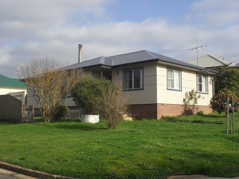 12 Jamieson Street, Crookwell NSW 2583