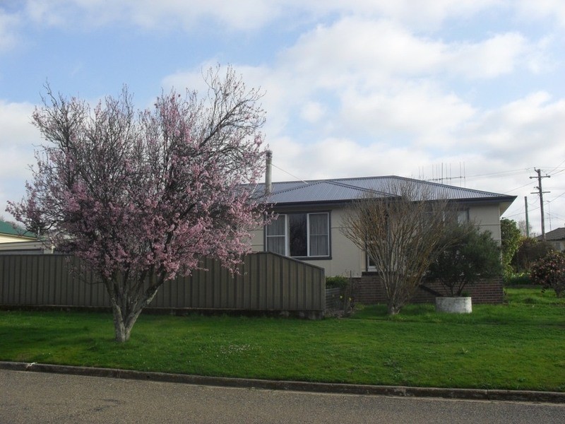 12 Jamieson Street, Crookwell NSW 2583