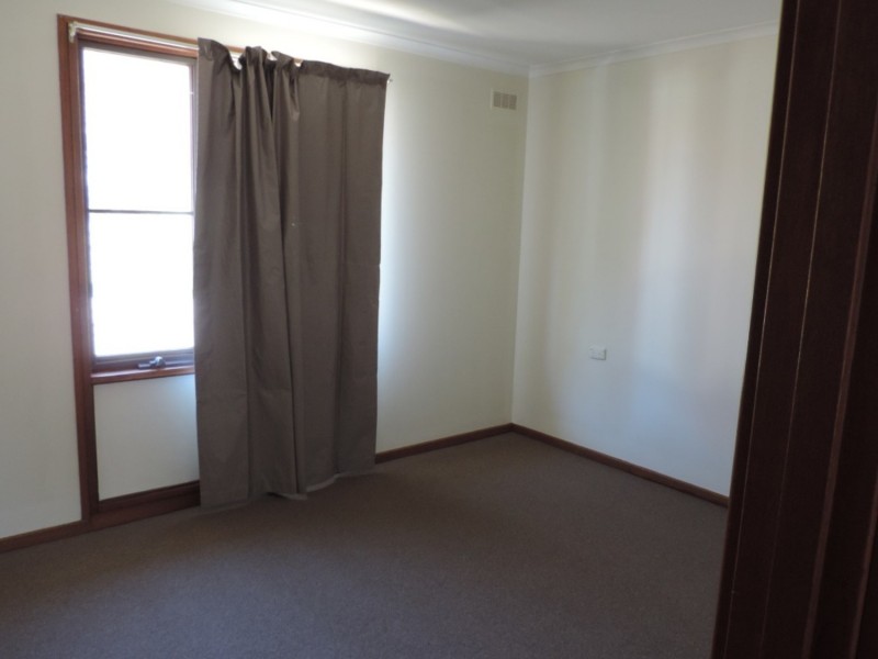 34 Yarrowlow Street, Goulburn NSW 2580