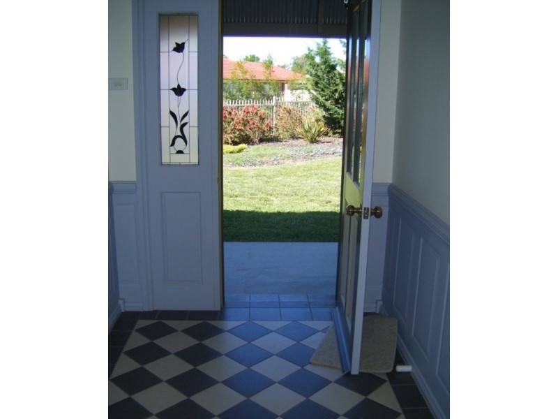 6 James Place, Goulburn NSW 2580