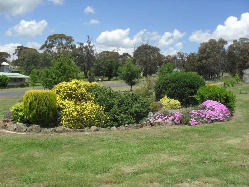 3 Caledonia Street, Grabben Gullen NSW 2583