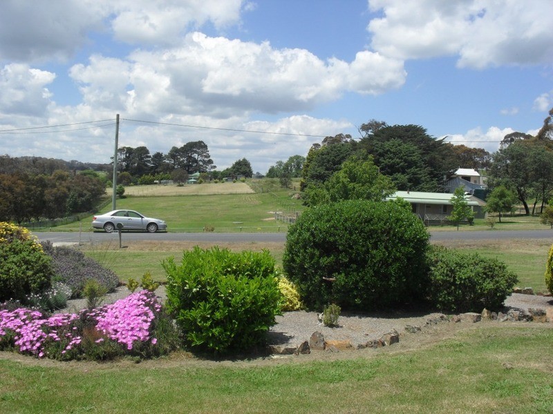 3 Caledonia Street, Grabben Gullen NSW 2583