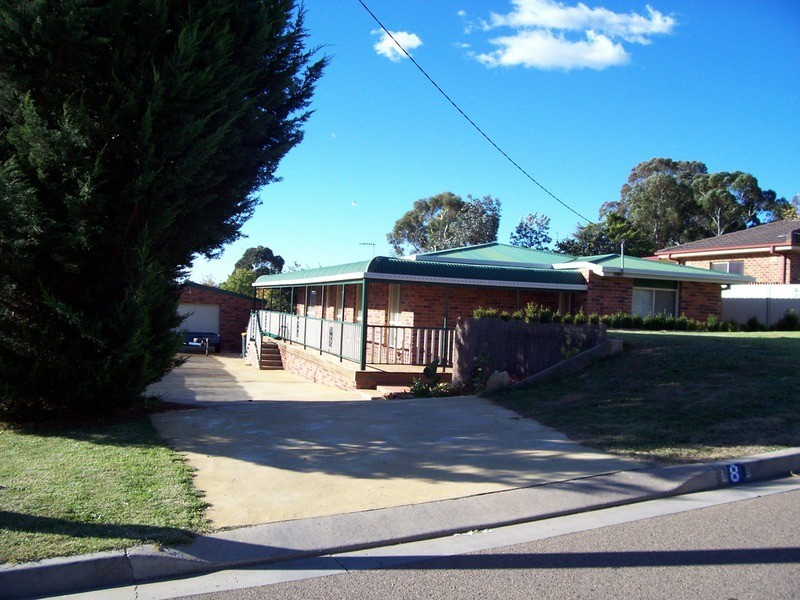 8 Leeson Street, Goulburn NSW 2580