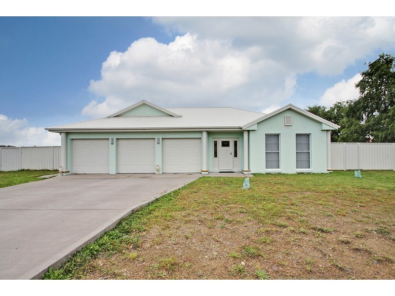 14 Tait Street, Crookwell NSW 2583