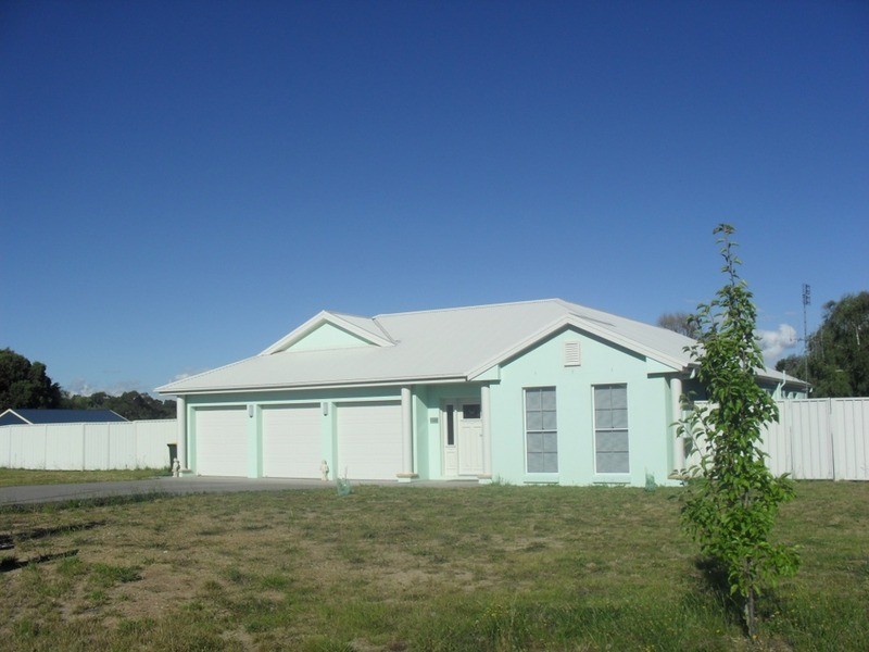 14 Tait Street, Crookwell NSW 2583