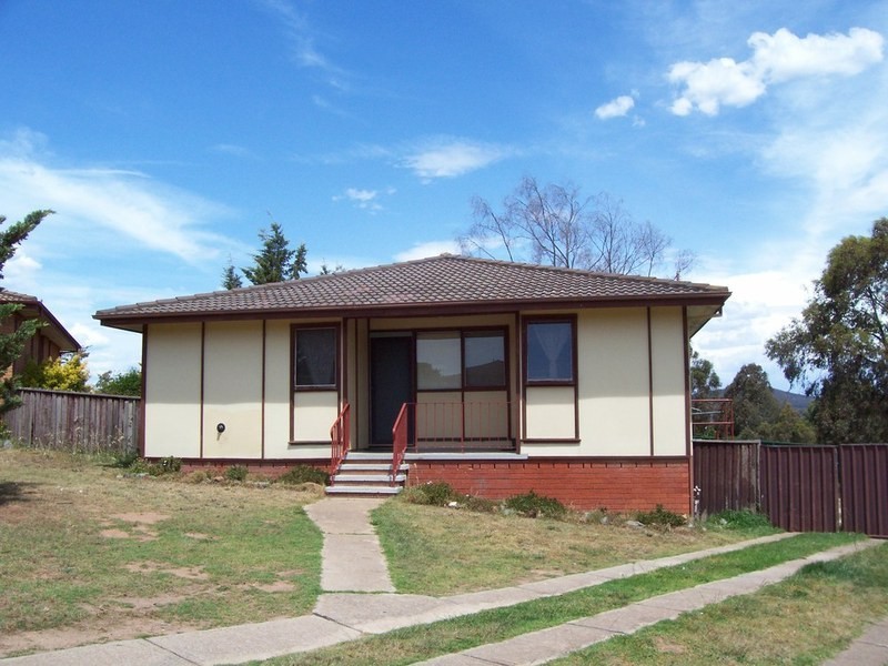 14 Strathellen Crescent, Goulburn NSW 2580