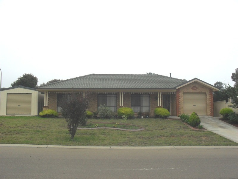 21 Amaroo Place, Goulburn NSW 2580
