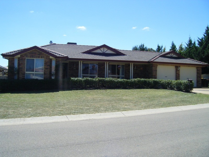 15 Crestwood Drive, Goulburn NSW 2580