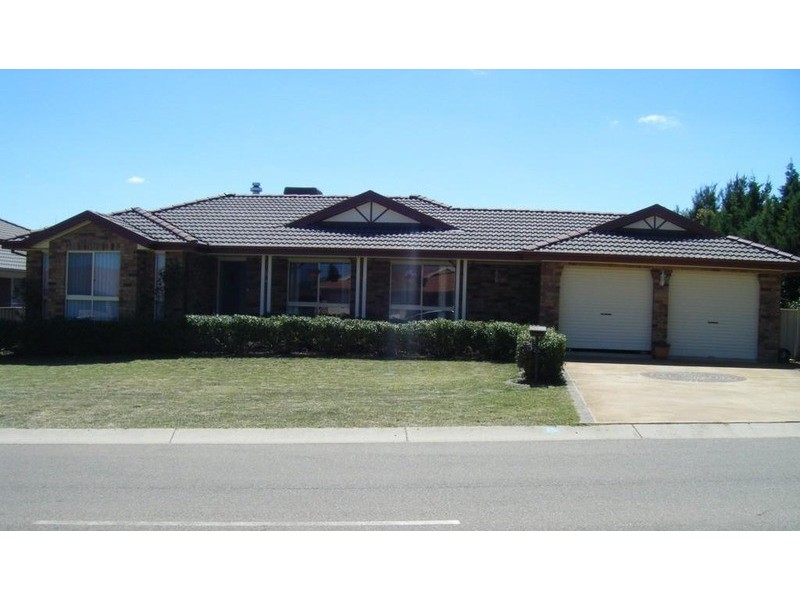 15 Crestwood Drive, Goulburn NSW 2580