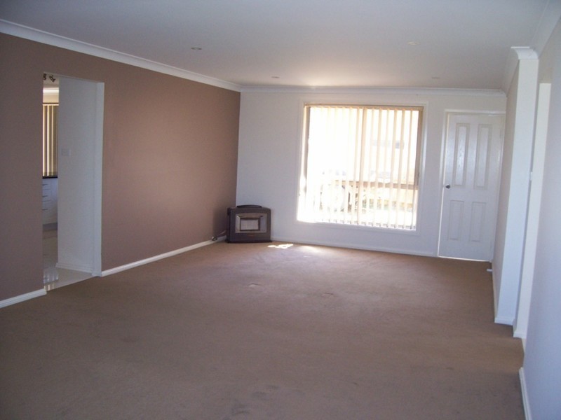10 Barry  Place, Goulburn NSW 2580