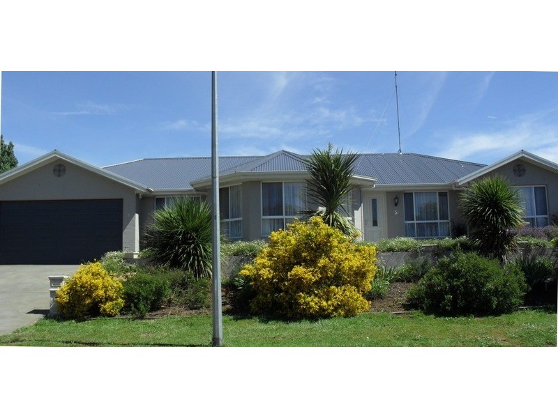 5 Corcoran  Place, Crookwell NSW 2583