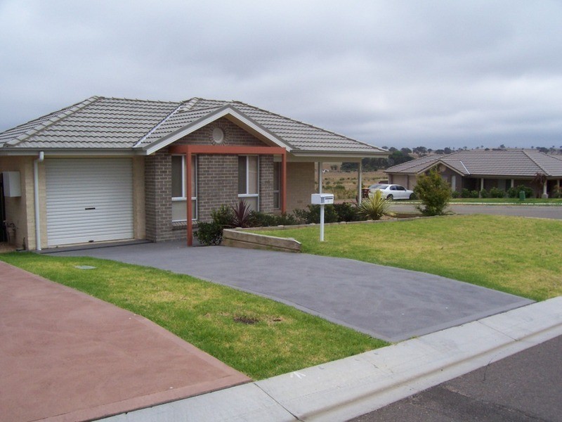 2 Stombuco Place, Goulburn NSW 2580