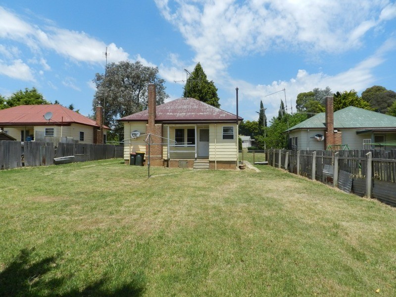 11 Roslyn  Street, Crookwell NSW 2583