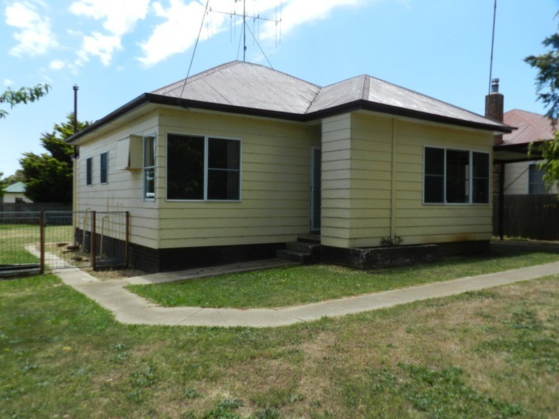 11 Roslyn  Street, Crookwell NSW 2583